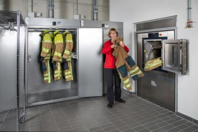 Dreier-Kombi von Electrolux Professional für optimal aufbereitete Feuerwehr-PSA