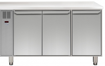 REFRIGERATED CUPBOARD 3 DOORS REM.1550MM (121951)