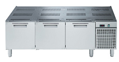 Electrolux Professional E7TTCECOMKN Modulare Großküchengeräteserie XP700 Kühlunterbau mit 3 Türen, +10-2°C, automatische Verdunstung des Abtaukondensats - R290 (Code 371293)